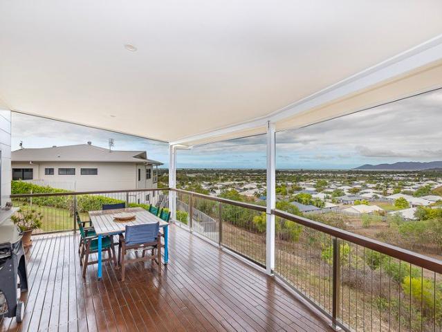 361sqm HOUSE WITH OUTSTANDING OCEAN VIEWS PLUS THE VACANT BLOCK BEHIND