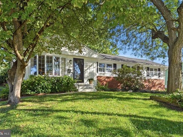 3625 N Clearwater Ln, Brookhaven, PA 19015