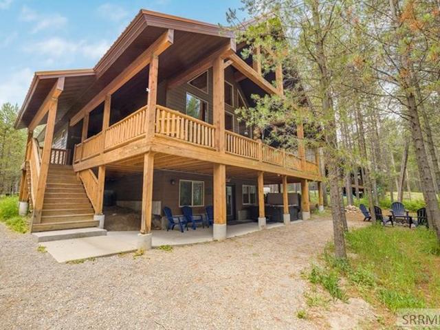 3621 Fernwood Dr, Island Park, ID 83429
