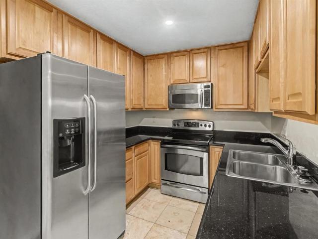 3635 Ash Street 7