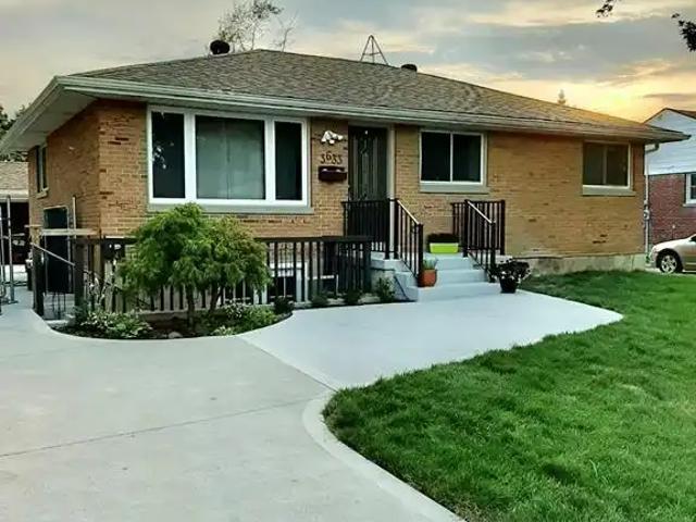3633 McKay Unit# LOWER