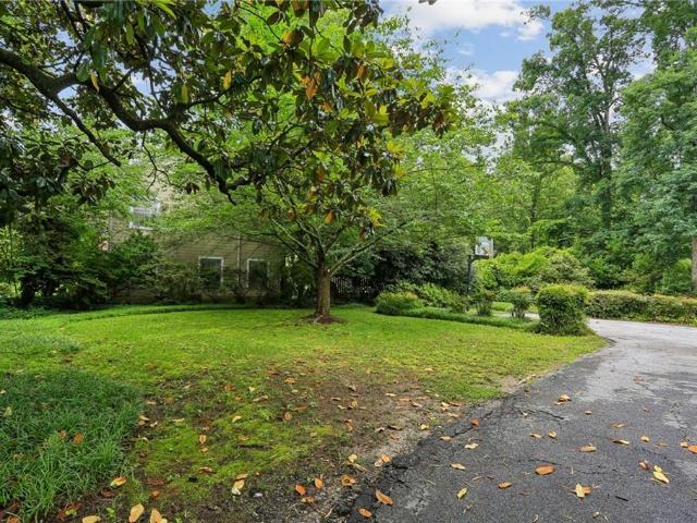 3648 Kingsboro Road NE