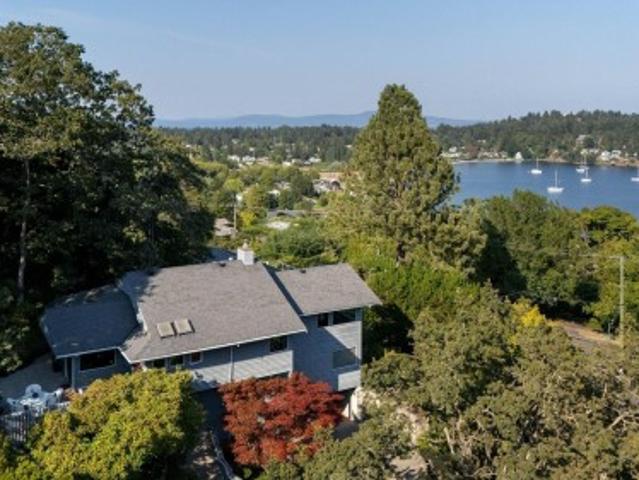 3656 Cadboro Bay Rd, Oak Bay, BC, V8R 5K8 house for sale | Listing ID 1043 | Royal LePage