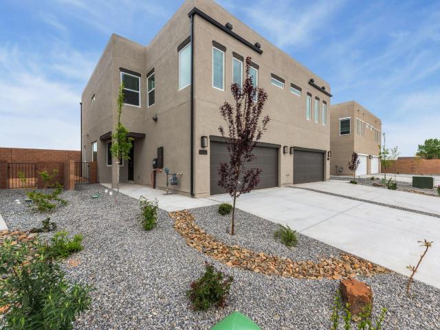 3656 Queen Court NE