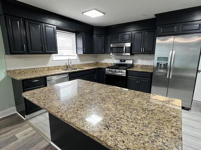 3651 Glengyle Avenue # 2F
