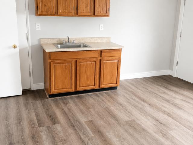 365 Blatchley Ave 2F