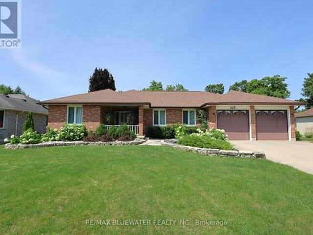365 Station Street, North Middlesex, ON, N0M 2K0 house for sale | Listing ID X13658 | Royal LePage