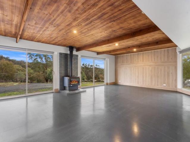 365 Reedy Creek Road Reedy Creek FOR RENT