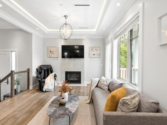 3666 6Th Avenue W, Vancouver, BC, V6R 1T7 duplex for sale | Listing ID R3152 | Royal LePage