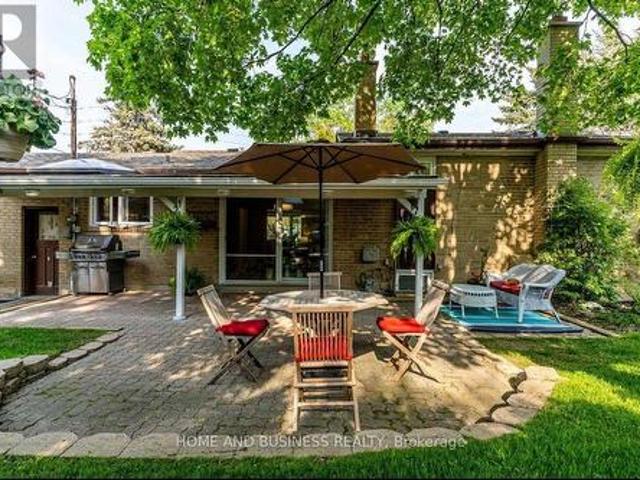 3668 The Credit Woodlands Road, Mississauga, ON, L5C 2K9 house for sale | Listing ID W13857 | Royal LePage