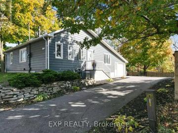 House for sale in Waterdown - Garden