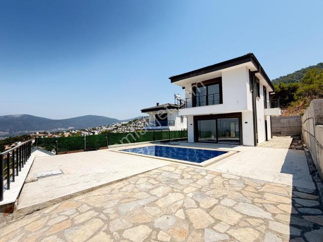 366 M2 Arsa İçinde Deniz Manzaralı Müstakil Havuzlu 3+1 Pazarlık Takas Açık