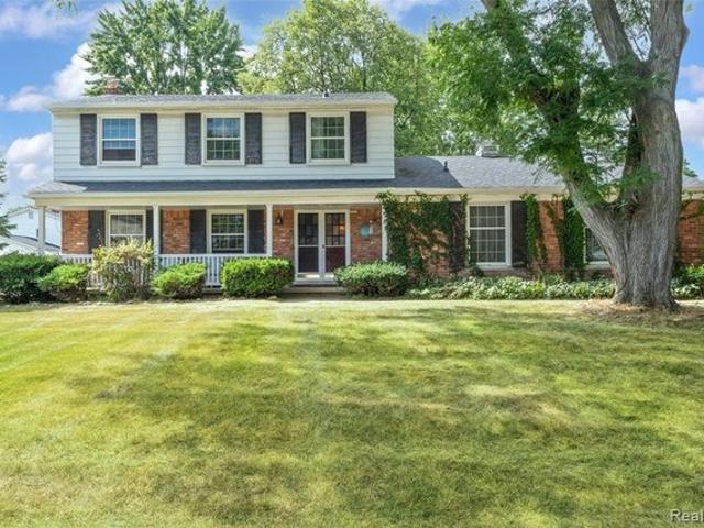 36723 Nantucket Ct, Clinton Township, MI 48035