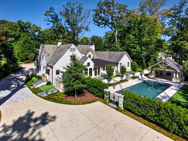 3672 Woodland Drive