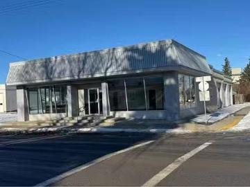 Fort Macleod, Alberta - Office room, Parking