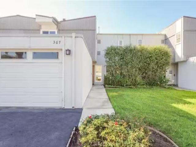 367 GRENOBLE LN, COSTA MESA, CA 92627