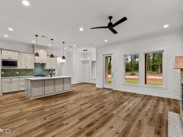 367 Ridge Dr, Stonewall, LA 71078