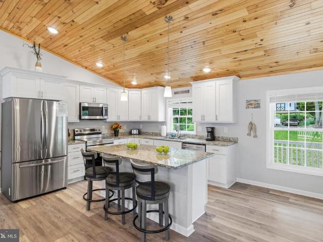 3687 Riverbend