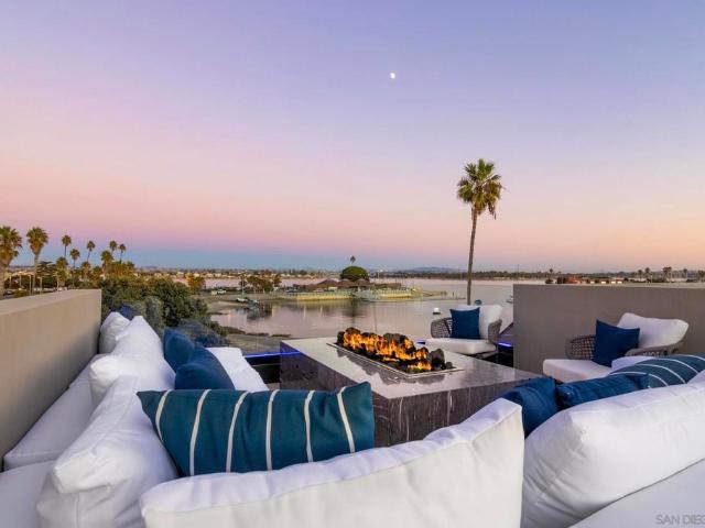 3688 Bayside Walk