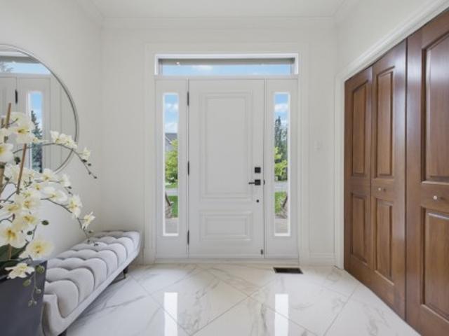 3680 Rue De Lisbonne, Brossard, QC, J4Y 3G2 Luxury House for sale | Listing ID 20687 | Royal LePage Carriage Trade Luxury Properties