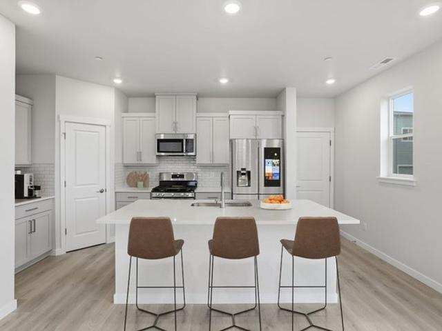 3690 SW 40th St, Gresham, OR 97080