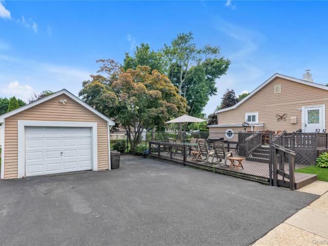 369 Maple Avenue