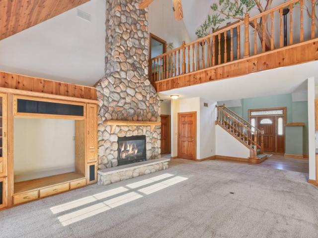 369 Schraufnagel Dr, Hartland, WI