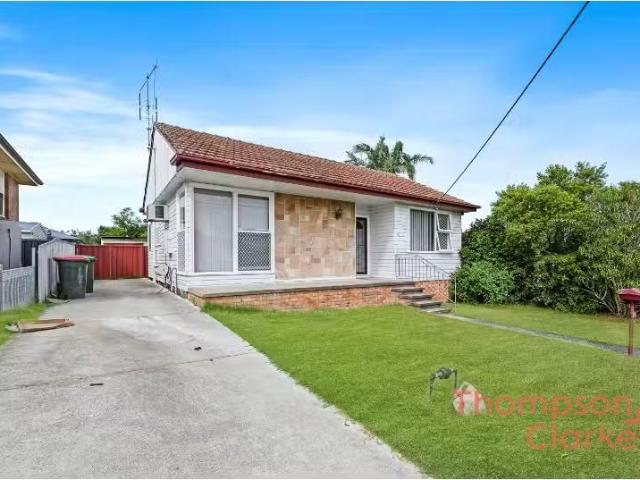 36 Third Avenue, RUTHERFORD House for rent Listed by Ella Cas.