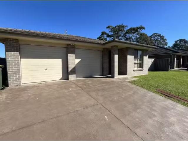 36 Bowerbird Street, South Nowra House for rent Listed by Chr.