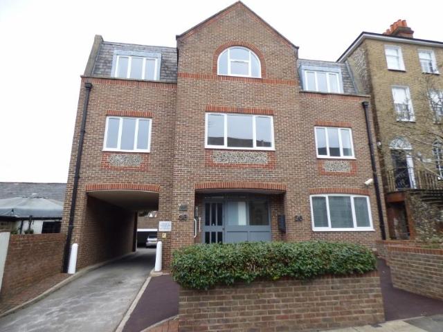 36 Bridge Street, Leatherhead. 2 bed flat to rent £1,600 pcm £369 pw