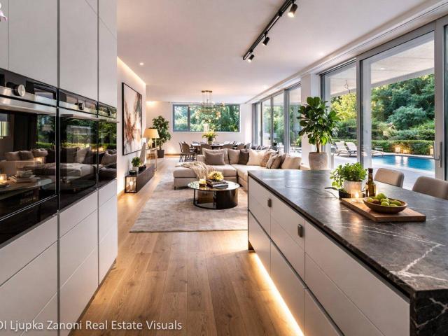 36 °C DRAUSSEN. COOL WOHNEN. VOLLKLIMATISIERTE DESIGNVILLA – SOFORT BEZIEHBAR