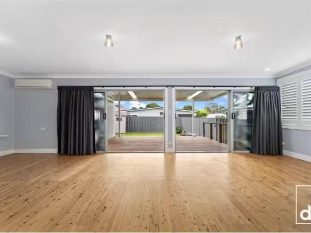 36 Collins Street, Corrimal House for rent Listed by Sarah Ea.