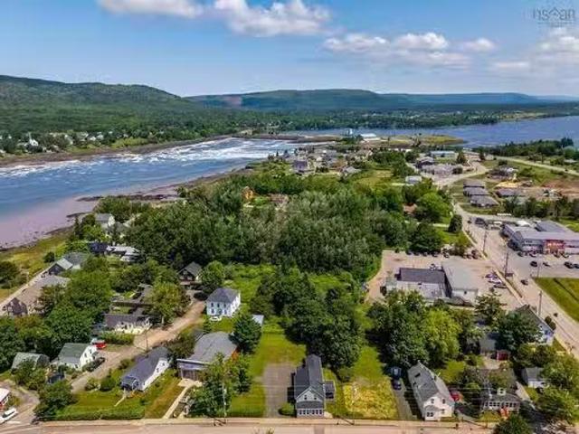 36 Drury Lane, Annapolis Royal, NS, B0S 1A0 house for sale.