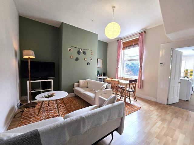 36 Elsdon Road 3 bed house to rent £1,895 pcm £437 pw