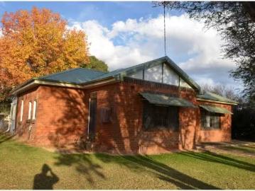 36 Farm Street, BOOROWA House for rent Listed by Katrina Bowd.