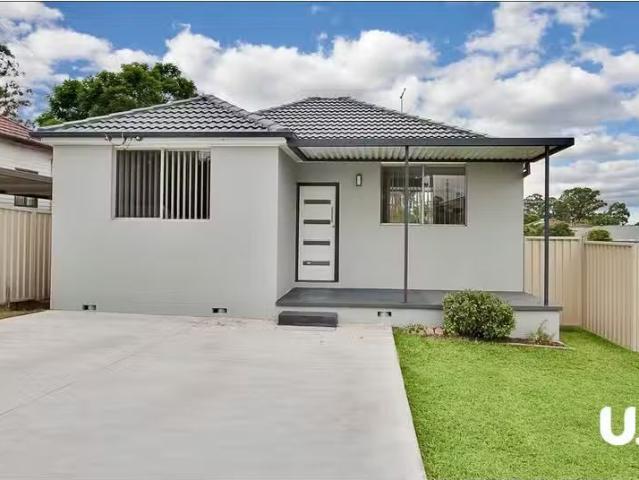36 Hobart Street, RIVERSTONE House for rent Listed by Courtne.