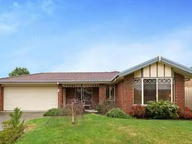 36 Hutchinson Drive, Lynbrook, VIC 3975