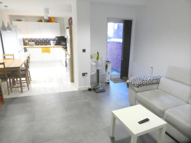 36 Monica Grove, Manchester, M19 2BN, United Kingdom | 6 bed townhouse for rent #75545576 | Rentberry