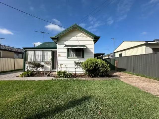 36 Muscio Street, COLYTON House for rent Listed by Paris Burk.
