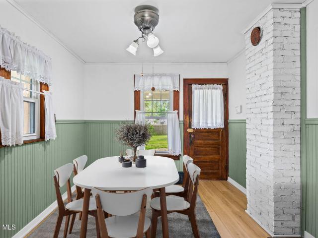 36 New Turnpike Road