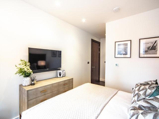 36 Ponton Road, London, SW8 5AX, United Kingdom | 2 bed apartment for rent #128362771 | Rentberry