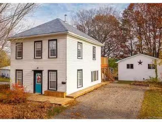 36 Queensway Wy, Saint Stephen, NB, E3L 1N4 house for sale.