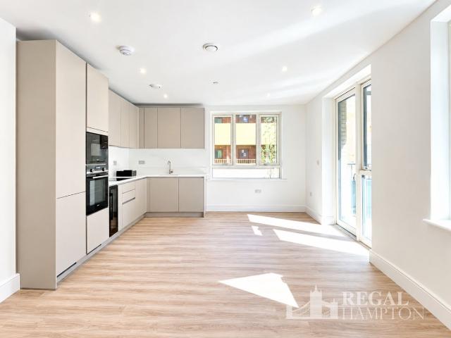 36 Rose Square, Twickenham, London TW2, 2 bed flat to rent, £2,600 pcm | PrimeLocation