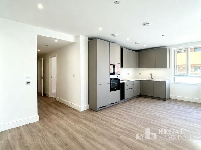 36 Rose Square, Twickenham, London TW2, 2 bed flat to rent, £2,900 pcm | PrimeLocation