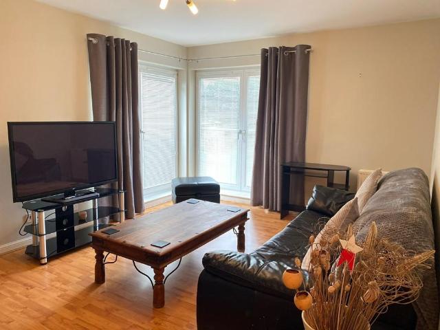 36 Shaw Crescent, Aberdeen, AB25 3BT 2 bed flat to rent £850 pcm £196 pw
