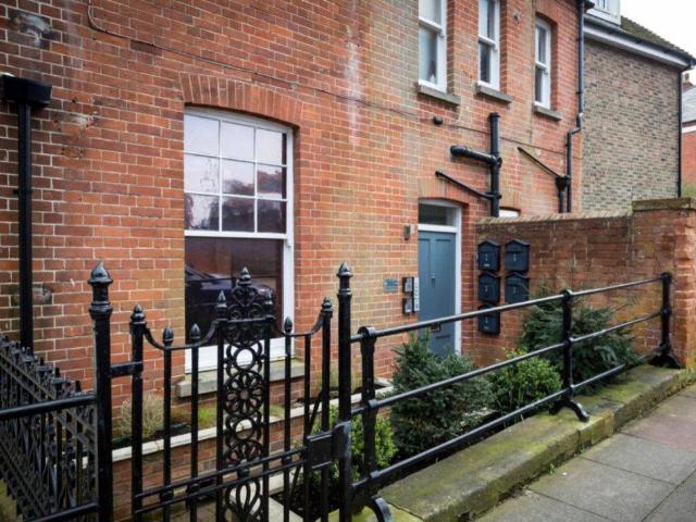 36a Meads Street, Meads 1 bed flat to rent £1,150 pcm £265 pw