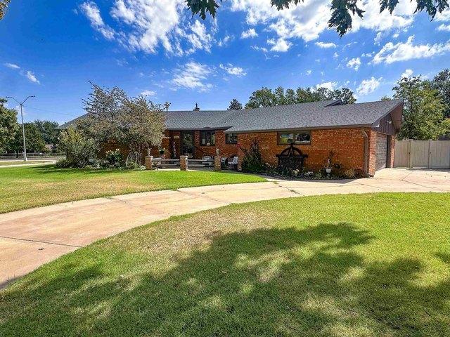 3708 Twisted Oak Ln, Woodward, OK 73801