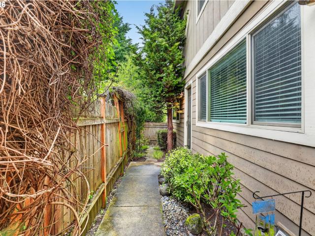 3709 SE 33RD AVE