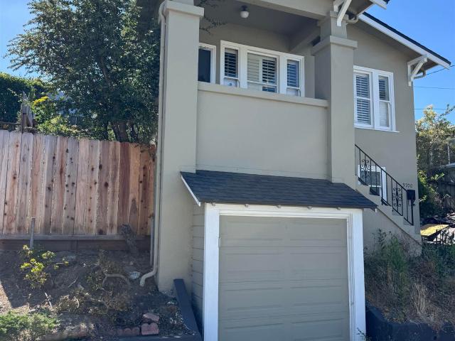 3700 Laguna Ave