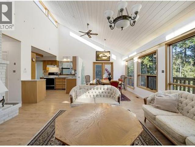 370 10 Avenue Se, Salmon Arm, BC, V1E 2C3 house for sale | Listing ID 10401 | Royal LePage